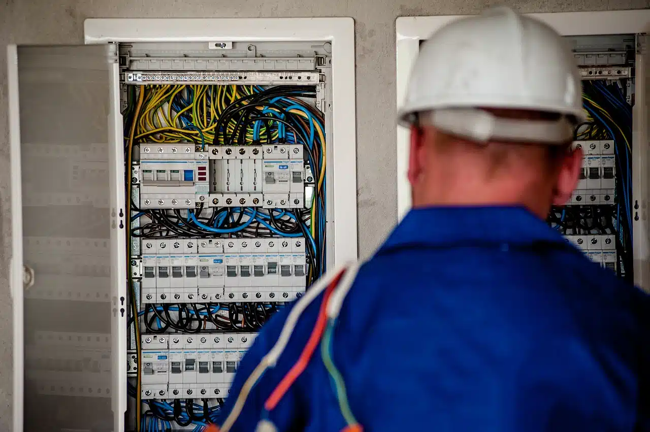 electrician-2755682_1280.jpg.webp